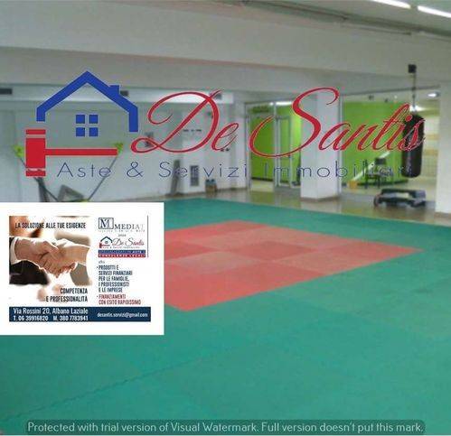 locale commerciale in vendita a Lariano