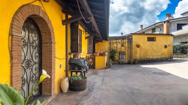 casa indipendente in vendita a Lariano