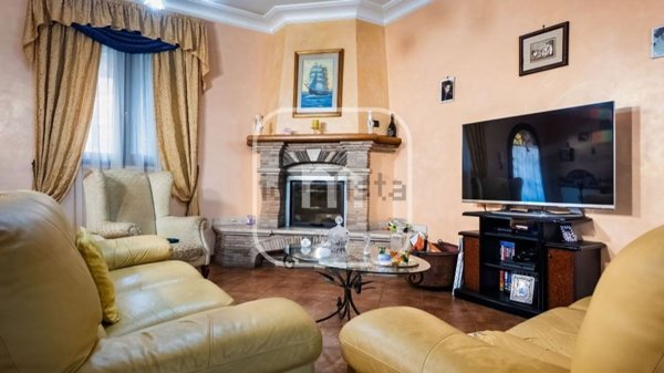 casa indipendente in vendita a Lariano