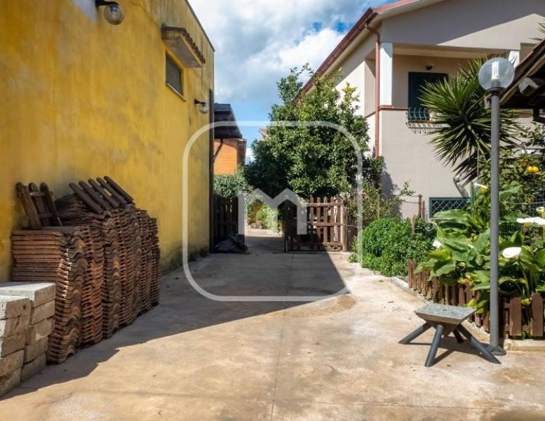 casa indipendente in vendita a Lariano