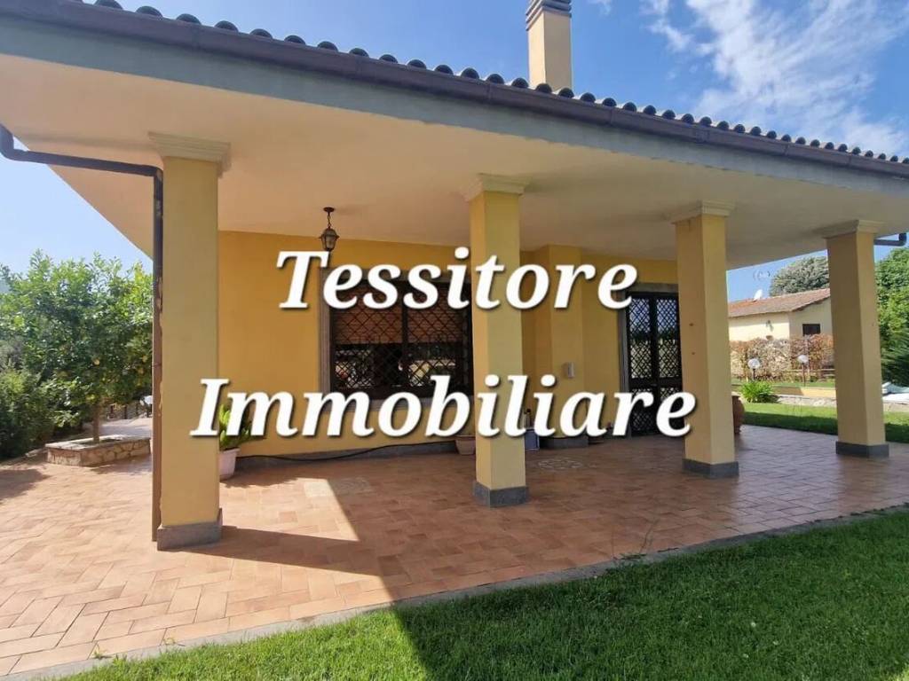 casa indipendente in vendita a Lariano