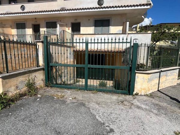 casa indipendente in vendita a Lariano