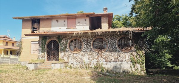 casa indipendente in vendita a Lariano