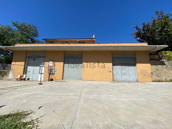 ufficio in vendita a Lariano