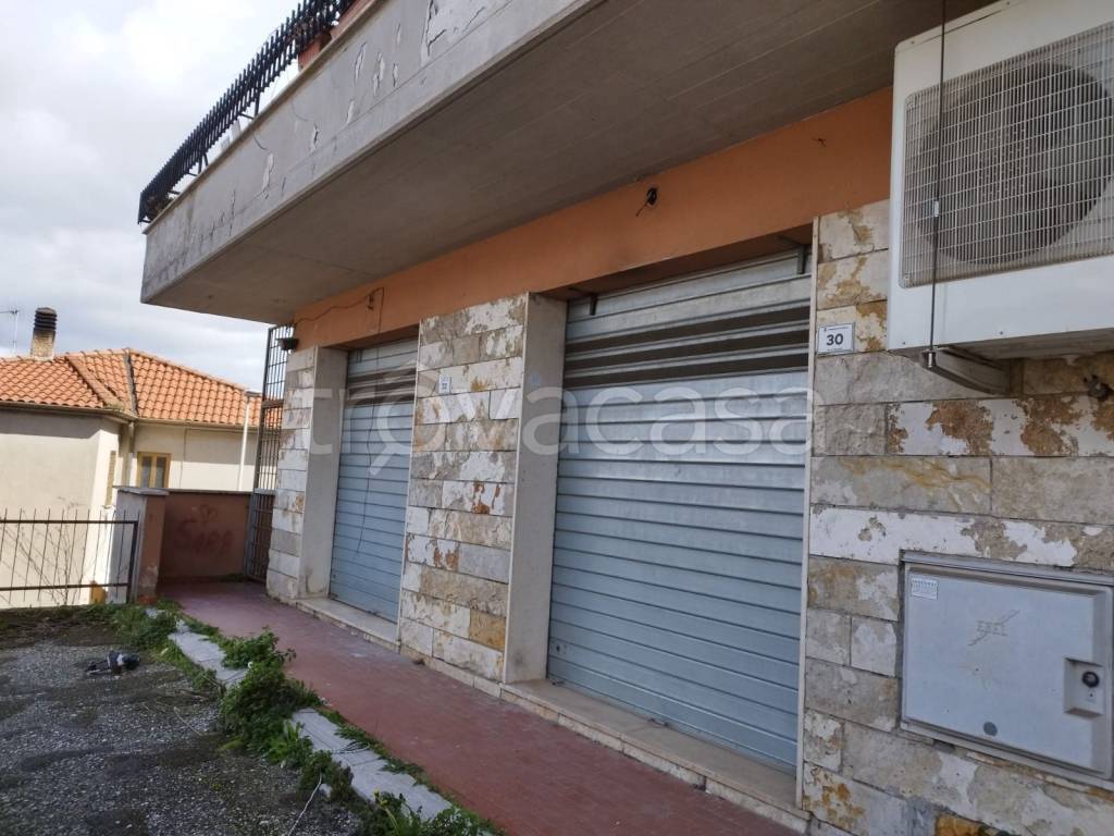 negozio in vendita a Lariano