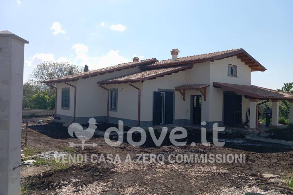 casa indipendente in vendita a Lariano