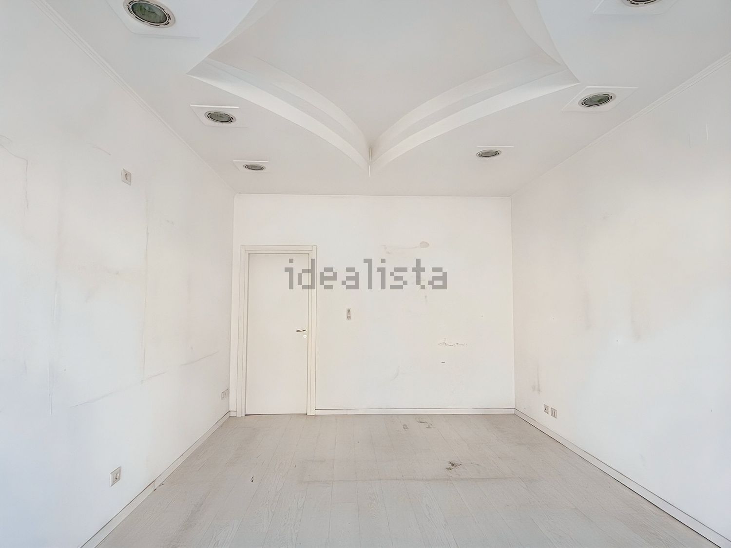 locale commerciale in vendita a Lariano