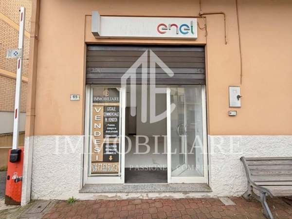 negozio in vendita a Lariano