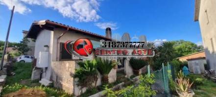 casa indipendente in vendita a Lariano