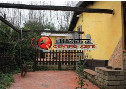 casa indipendente in vendita a Lariano