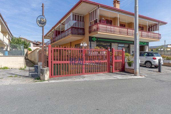 villa in vendita a Lariano