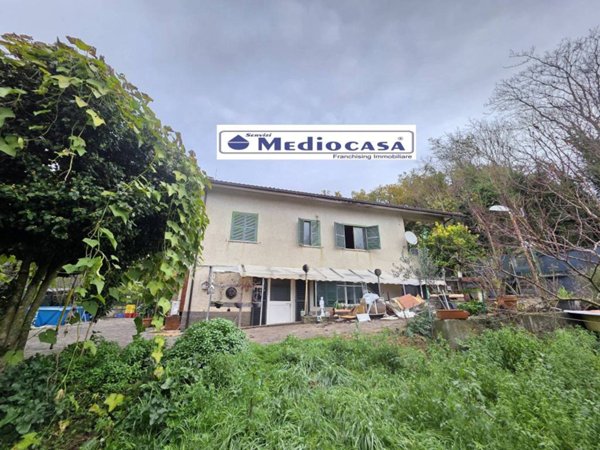 casa indipendente in vendita a Lariano