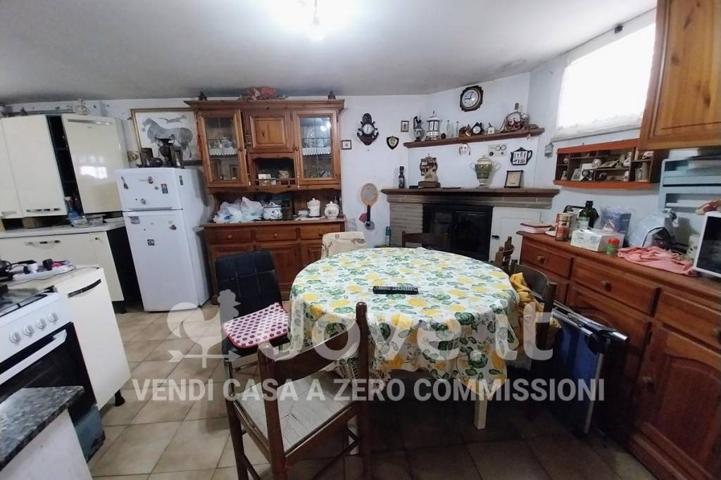 casa indipendente in vendita a Lariano