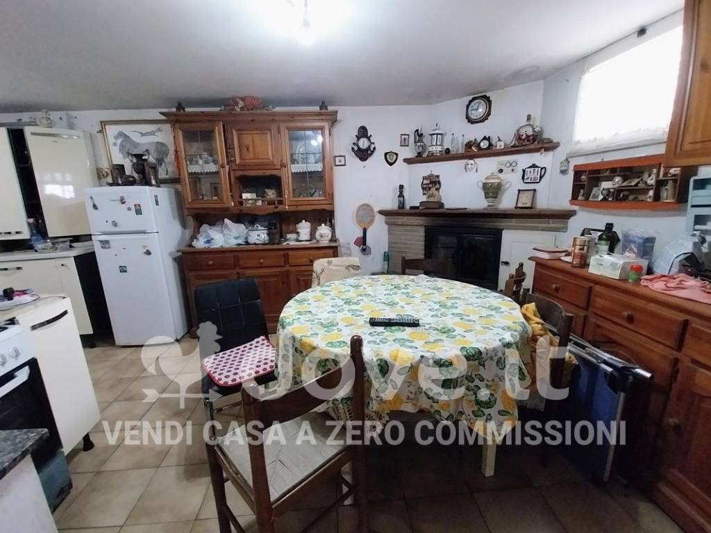 casa indipendente in vendita a Lariano