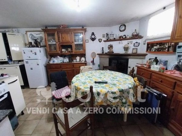 casa indipendente in vendita a Lariano