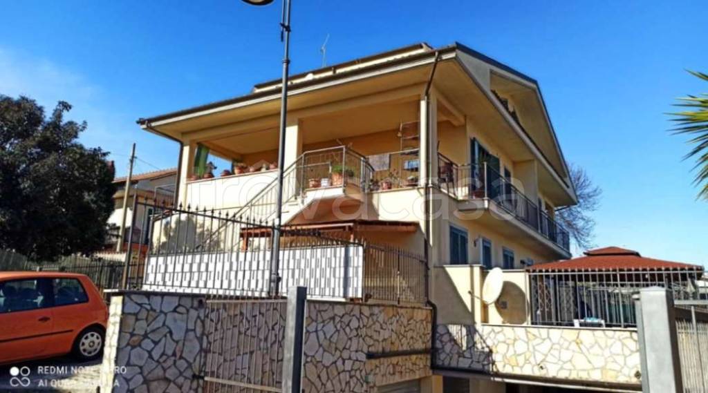 casa indipendente in vendita a Lariano