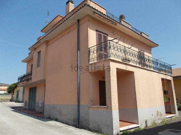 casa indipendente in vendita a Lariano