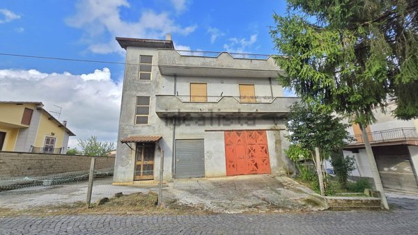 casa indipendente in vendita a Lariano