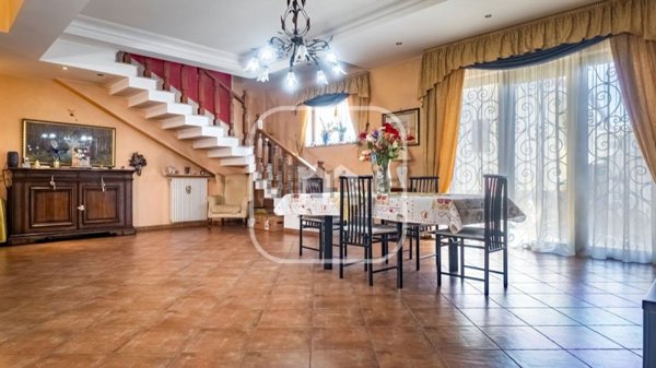 casa indipendente in vendita a Lariano