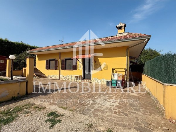 casa indipendente in vendita a Lariano