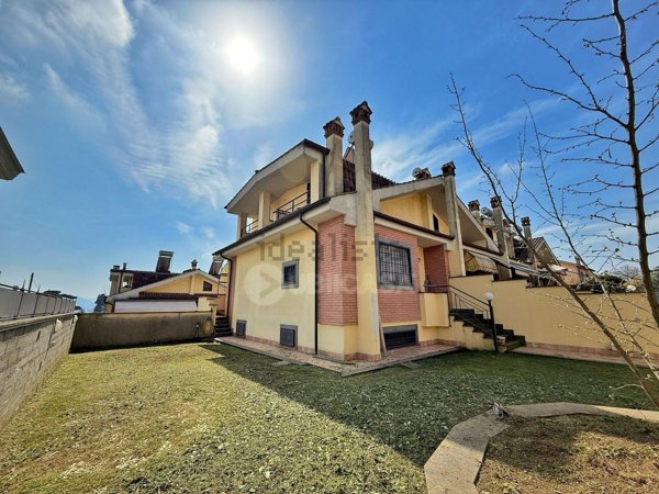 casa indipendente in vendita a Lariano