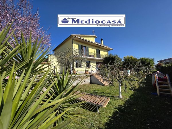 casa indipendente in vendita a Lariano