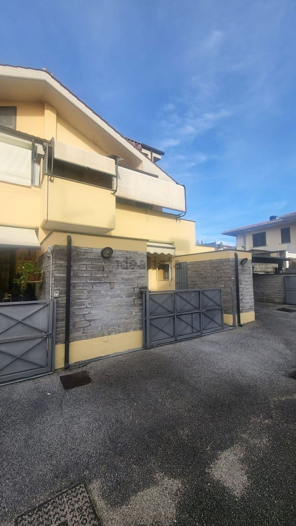 casa indipendente in vendita a Lariano