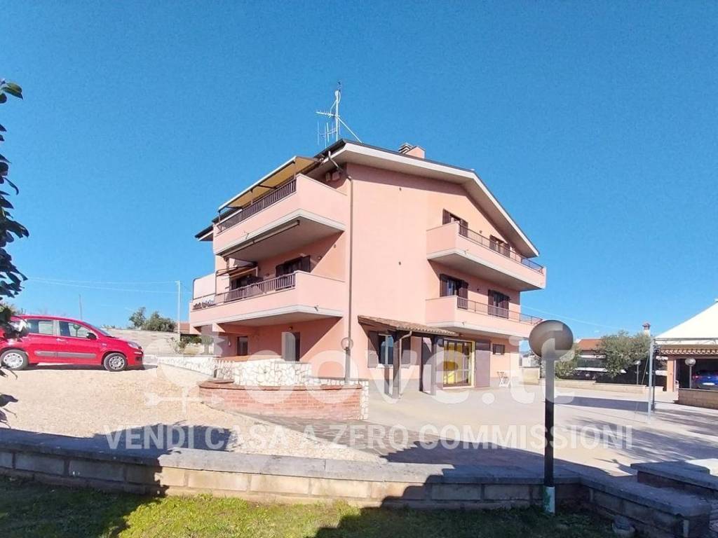 casa indipendente in vendita a Lariano