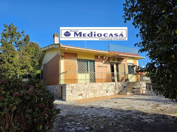 casa indipendente in vendita a Lariano