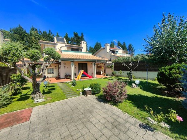 casa indipendente in vendita a Lariano