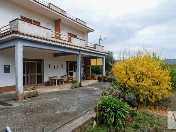 casa indipendente in vendita a Lariano