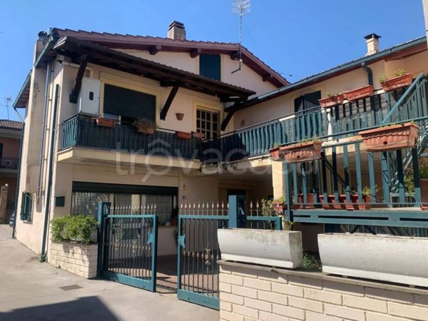 casa indipendente in vendita a Lariano