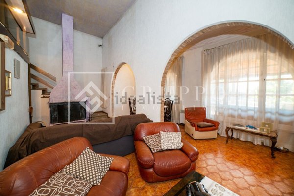 casa indipendente in vendita a Lariano