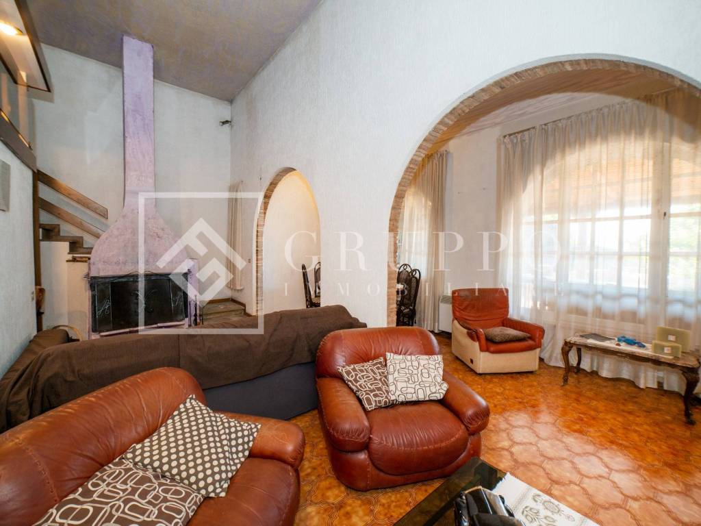 casa indipendente in vendita a Lariano