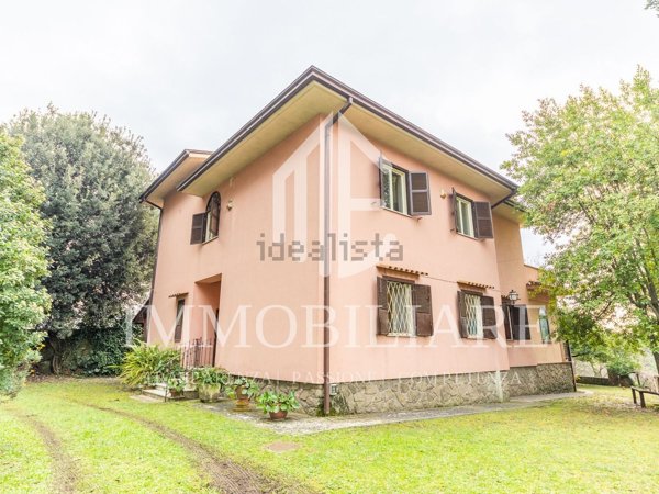 casa indipendente in vendita a Lariano