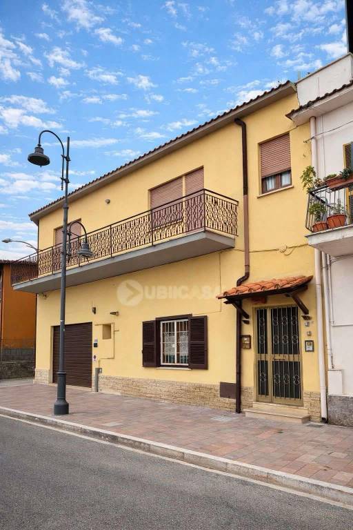 casa indipendente in vendita a Lariano