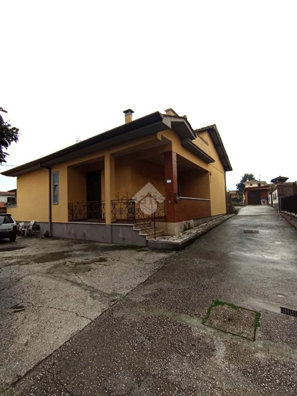 casa indipendente in vendita a Lariano