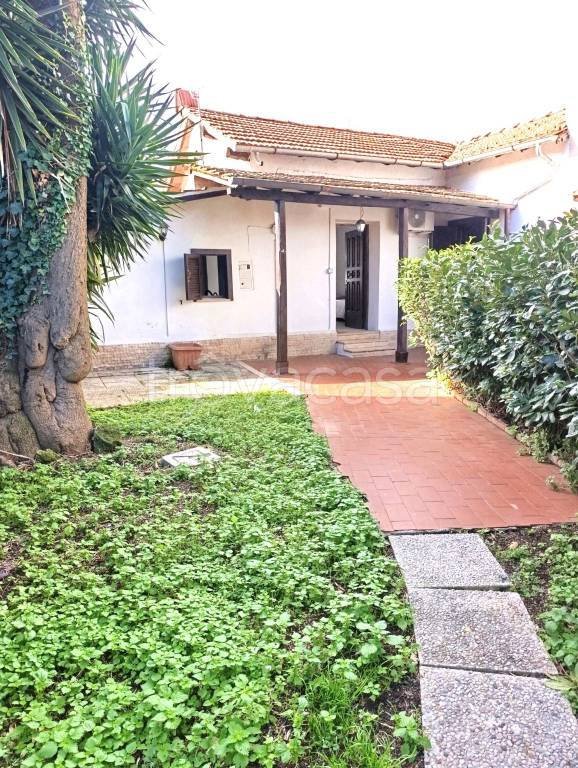 casa indipendente in vendita a Lariano