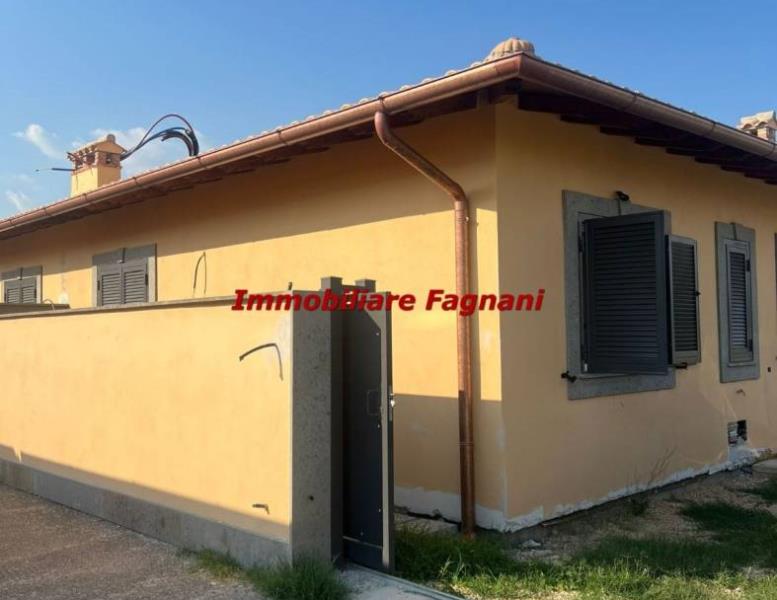 casa indipendente in vendita a Lariano