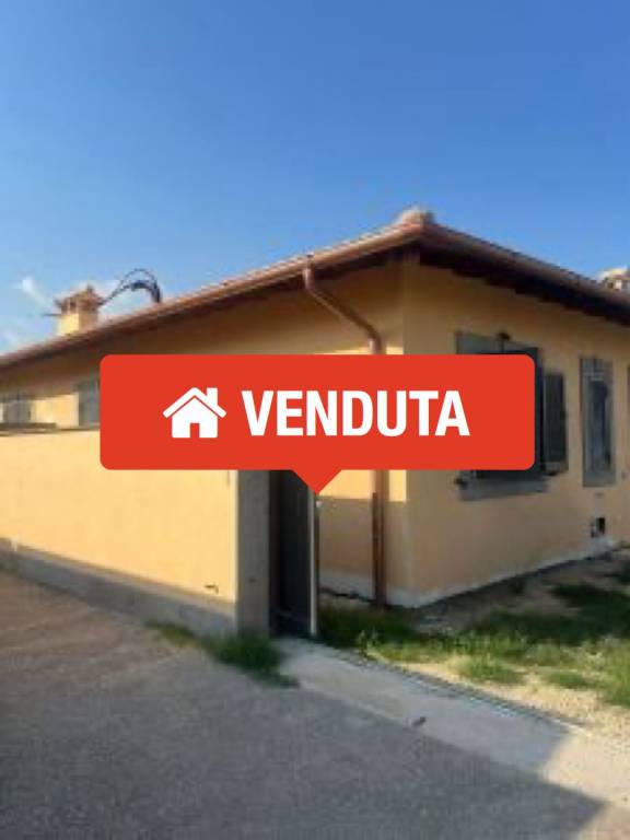 casa indipendente in vendita a Lariano