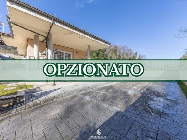 casa indipendente in vendita a Lariano