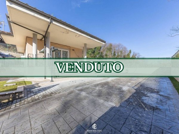 casa indipendente in vendita a Lariano