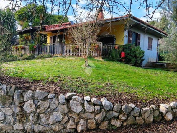 casa indipendente in vendita a Lariano