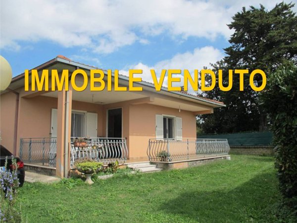 casa indipendente in vendita a Lariano