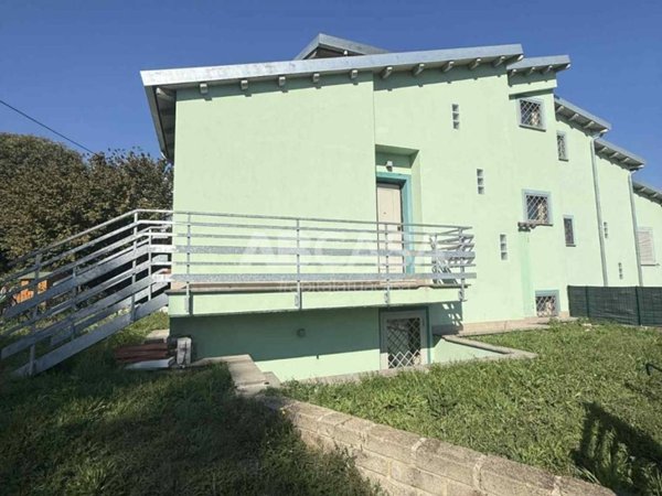 casa indipendente in vendita a Lariano