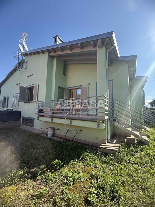 casa indipendente in vendita a Lariano