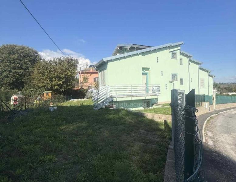 casa indipendente in vendita a Lariano