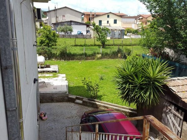 casa indipendente in vendita a Lariano