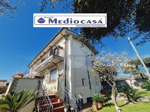 casa indipendente in vendita a Lariano