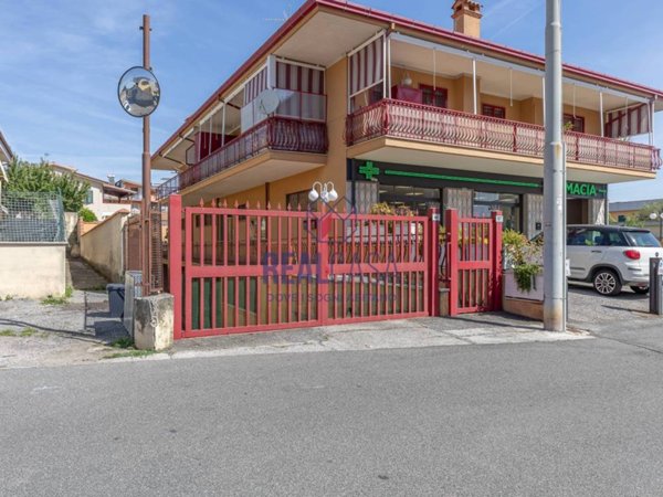 villa in vendita a Lariano